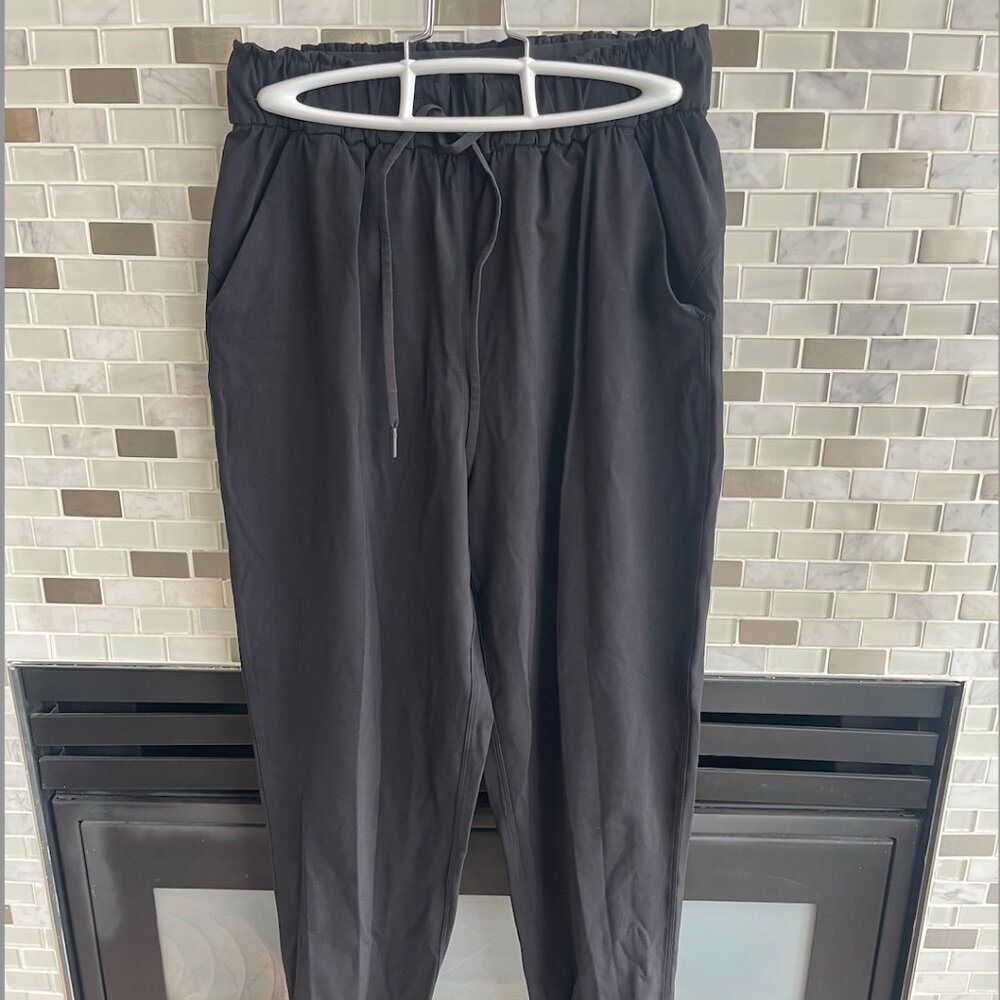 Black lululemon drawstring elastic waist sweat pants